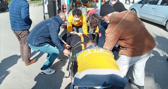 Sinop’ta motosiklet yayaya çarptı: 1 yaralı