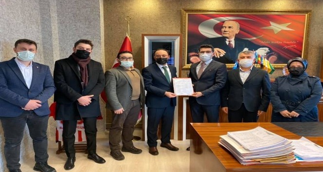 AK Parti İl Başkanı Kemikkıran, mazbatasını aldı