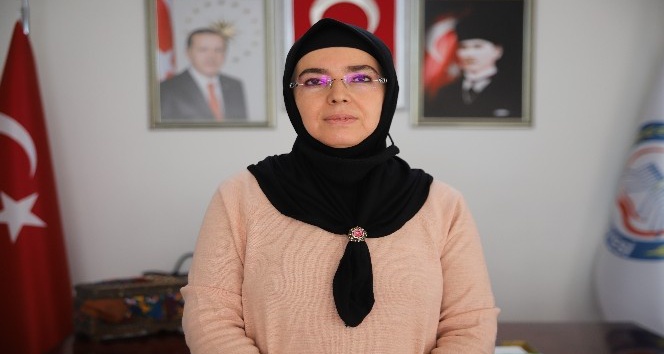 28 Şubat mağduru, Türkiye’nin ilk başörtülü başkanı, iki dönemdir hizmet ediyor