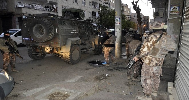 Diyarbakır terör operasyonu, çok sayıda kişi gözaltına alındı