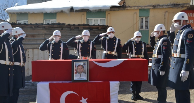 Pence Kaplan Harekatı'nda şehit olan güvenlik korucusu toprağa verildi