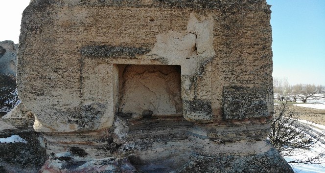 Aslankaya Açık Hava Tapınağı yüzyıllardır ihtişamını koruyor