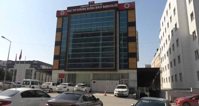 Alabora olan teknede hayatını kaybeden Kenan Çarpışantürk'ün cenazesi adli tıp kurumuna götürüldü