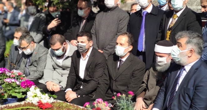 Fatih Erbakan, babası Necmettin Erbakan’ın kabrini ziyaret etti