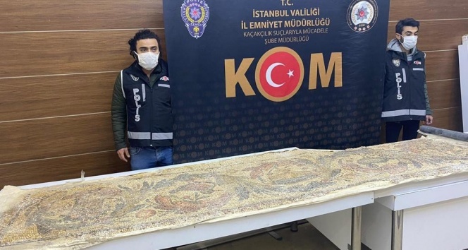 İstanbul&#039;da Roma dönemine ait 3 metre uzunluğunda mozaik ele geçirildi