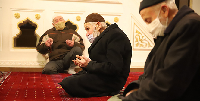 65 yaş üstünün sabah namazı mutluluğu