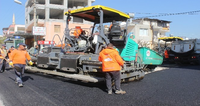 Büyükşehir Belediyesi, Mezitli’nin 3 caddesine sıcak asfalt döktü
