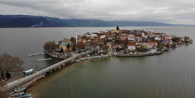 Sular yükseldi, tarihi köy yine ada oldu