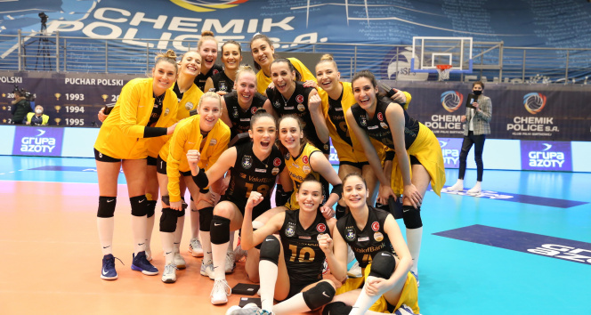 VakıfBank, üst üste 9. yarı final için sahada