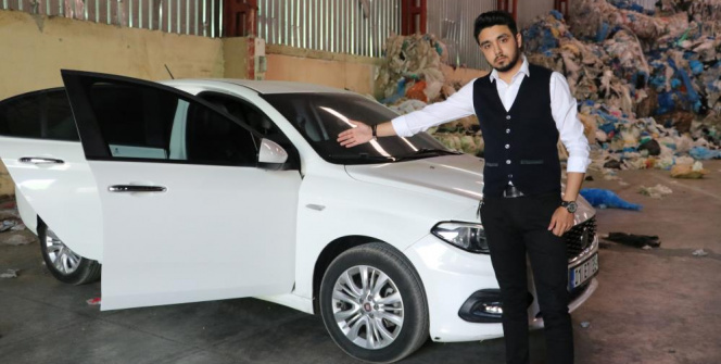 Sıfır otomobilin 2 kapısı değişmiş, direği boyalı çıktı