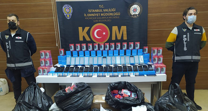 İstanbul&#039;da 4 bin kaçak cep telefonu ele geçirildi
