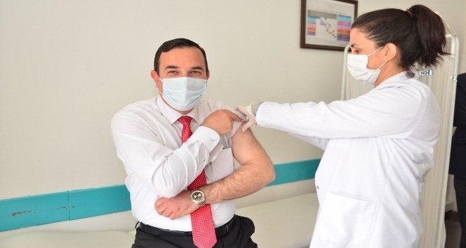 Elazığ’da öğretmenlere Covid-19 aşısı