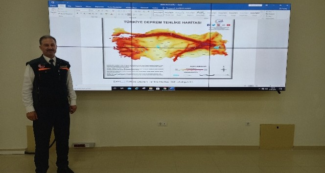 AFAD Müdürü deprem riskini harita üzerinde gösterdi: &quot;Kırıkkale’yi çevreleyen 3 tane fay zonu var&quot;