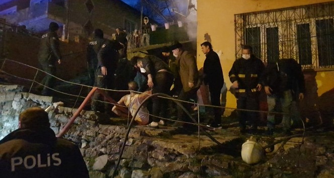 Karabük’te ev yangını: &quot;Yanıyorum&quot; bağırışını duyan kardeş abisini kurtardı