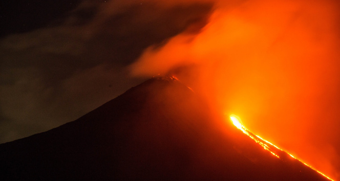 Guatemala&#039;da Pacaya Yanardağı&#039;nda patlama