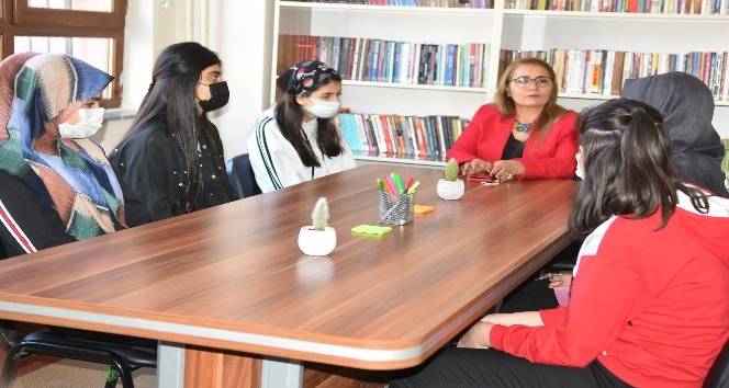 Siverek’te ‘bırakın kızlar okusun’ projesi kapsamında kütüphane açıldı