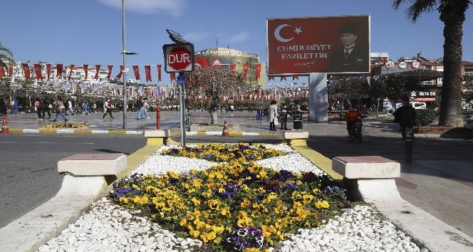 Büyükşehir Belediyesi Aydın’ı çiçeklerle süsledi