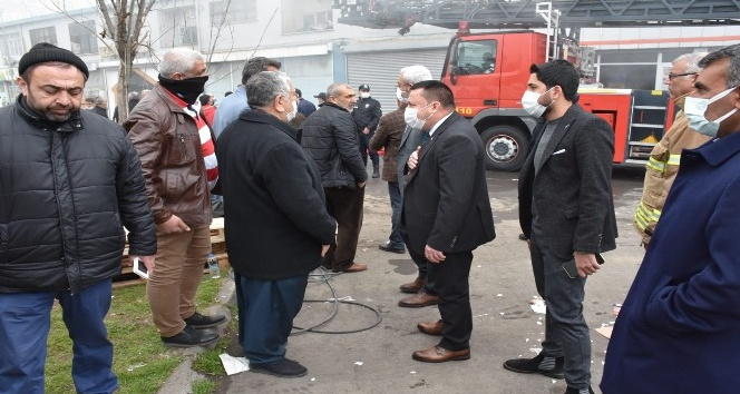 Başkan Beyoğlu, yangının çıktığı Gıda Toptancılar Sitesinde incelemelerde bulundu