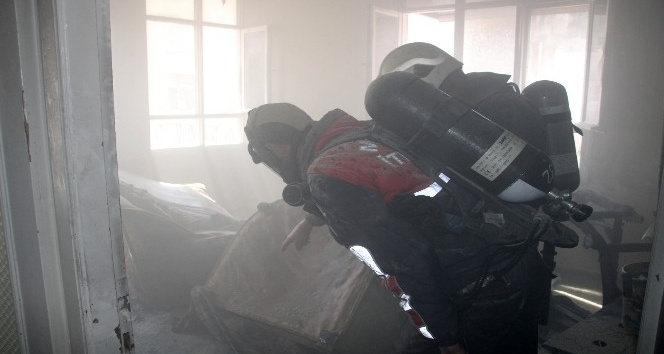 Mersin’de ikinci yangın... Çocuklar vatandaşlar ve itfaiye tarafından kurtarıldı