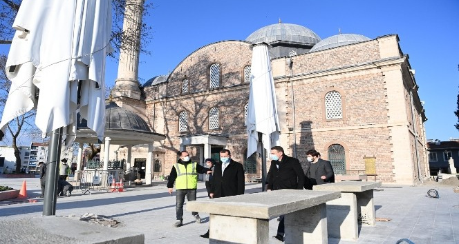 Zağnos Paşa Camisi’nde tarihi meydan ortaya çıkıyor