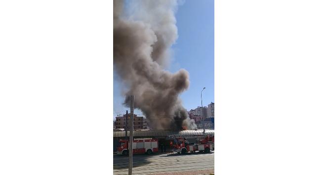 Antalya’da  boşaltılan festival çarşısında korkutan yangın