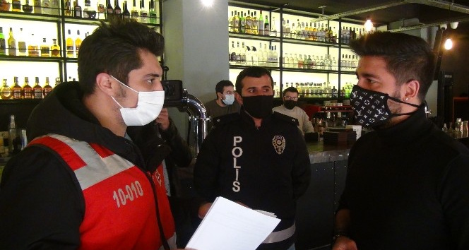 Beşiktaş’taki denetimlerde mesafeye uymayan masalar kaldırıldı