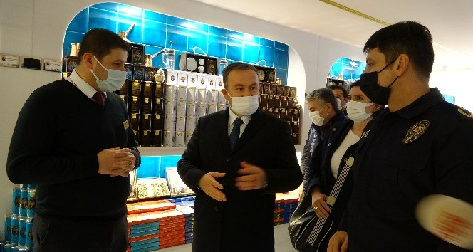 Beyoğlu Kaymakamı Mustafa Demirelli restoranları tek tek denetledi