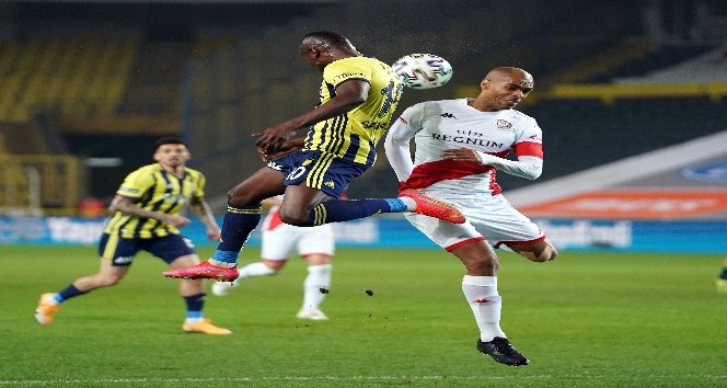 Süper Lig: Fenerbahçe: 0 - FTA Antalyaspor: 1 (İlk yarı)