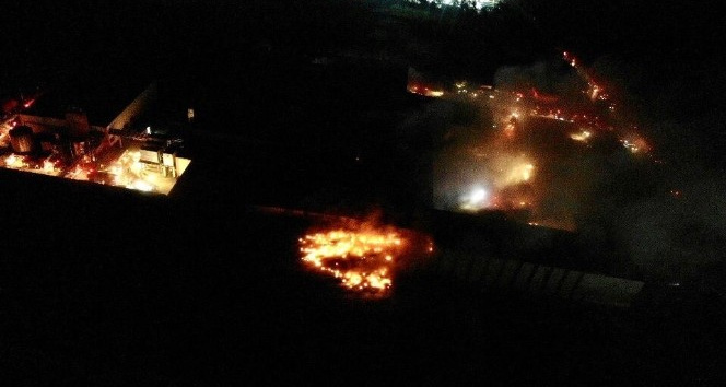 Tuzla’da yangın çıkan fabrika havadan görüntülendi