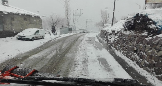 Şırnak’ta bahar ve kış bir arada yaşanıyor
