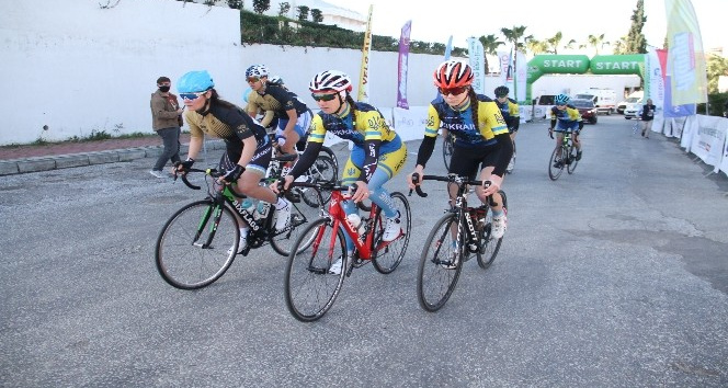 Velo Alanya Gençler Yol Bisikleti Yarışı yapıldı
