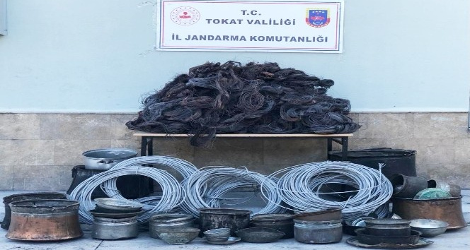 Tokat’ta bakır kablo satmaya çalışan 4 kişiye gözaltı