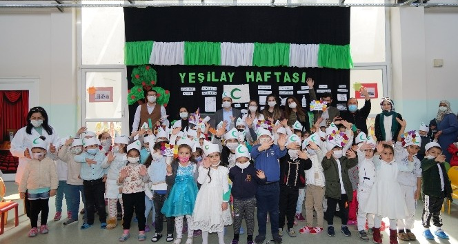 Diyarbakır’da duyarlı minikler Yeşilay Haftasını kutladı
