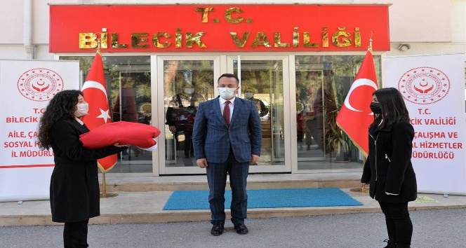 18 Mart’ta Çanakkale’de göndere çekilecek Türk bayrağı Bilecik’e ulaştı
