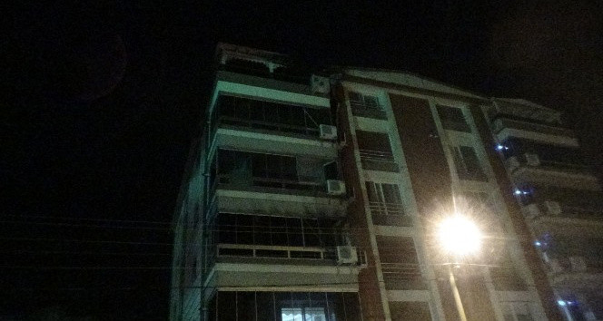 İzmir’de yangında evi yanan belediye başkanı hastaneye kaldırıldı