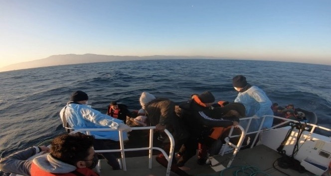 Çanakkale açıklarında 69 düzensiz göçmen kurtarıldı
