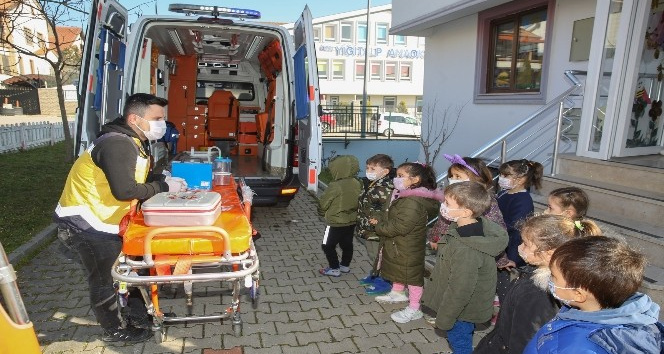 Çocuklara ambulans hizmetleri tanıtıldı