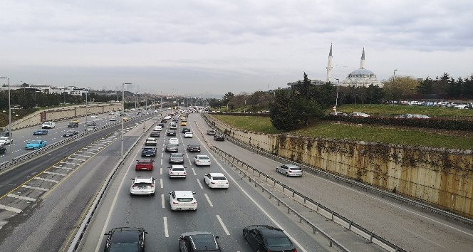 İstanbul’da  cumartesi günü kısıtlamanın kalkmasıyla trafik yoğunluğu oluştu