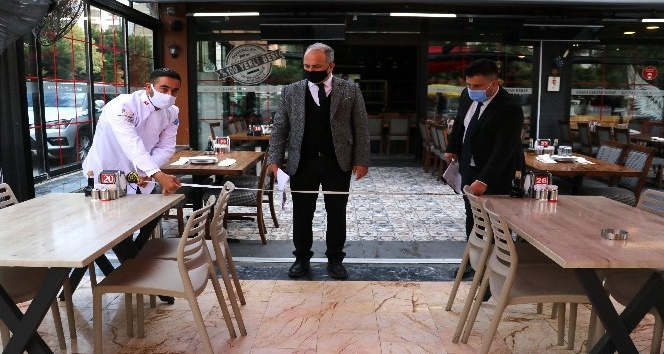 Hafta sonu yasağı kalkan Adana’da kafe ve restoranlar denetlendi