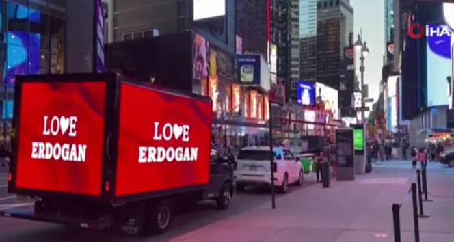 Erdoğan sevgisi Times Meydanı&#039;nda: &quot;Love Erdogan&quot;