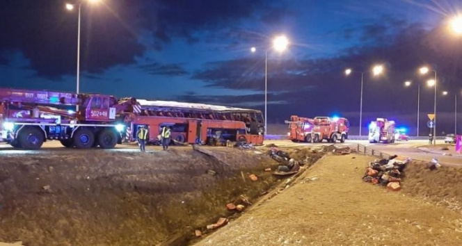 Polonya&#039;da yolcu otobüsü kaza yaptı: 6 ölü, 41 yaralı