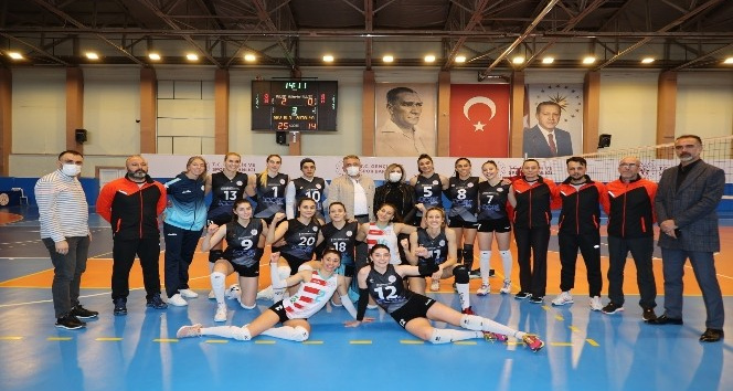Nevşehir Belediyespor Kadın Voleybol takımı, Antalyaspor’u rahat geçti