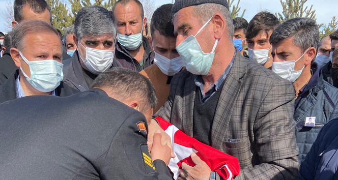 Trafik kazasında hayatını kaybeden uzman çavuş memleketi Erzurum’da toprağa verildi