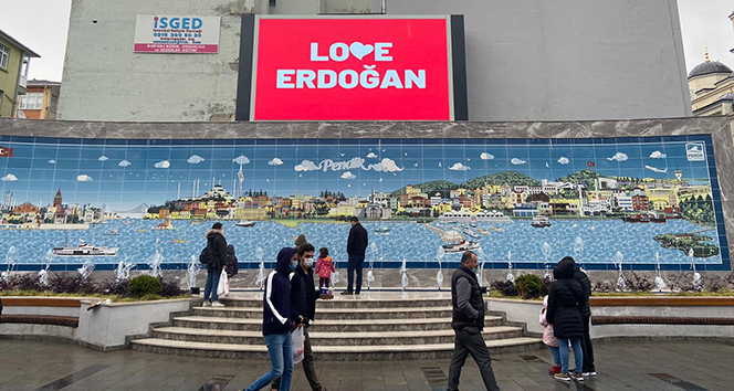 Pendik’te &#039;Love Erdoğan&#039; görseli LED ekranlara yansıtıldı
