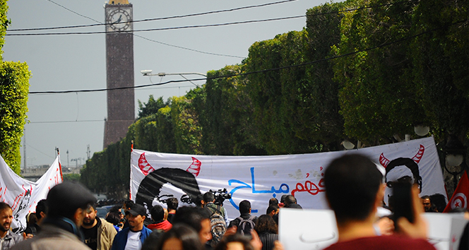 Tunus&#039;ta yüzlerce kişi siyasi ve ekonomik krizi protesto etti