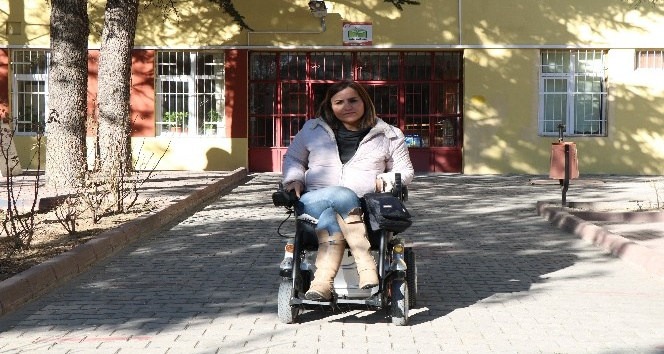 Geçirdiği kaza kabusu olmaktan çıktı, hayata memur olarak tutundu