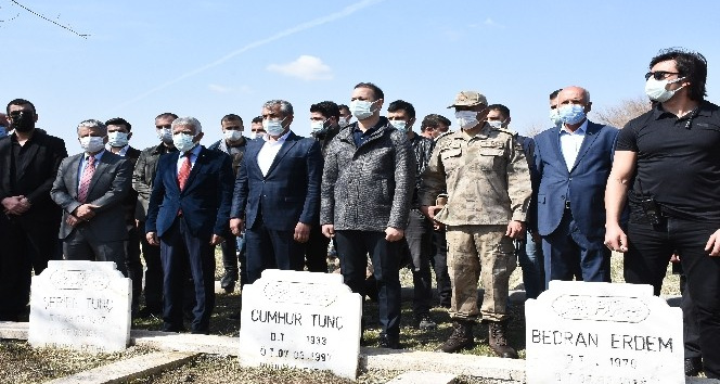 Nusaybin’de 34 yıl önce terör örgütünce katledilenler mezarları başında anıldı
