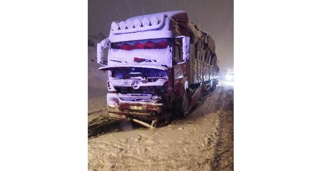 Bitlis’te kar yağışı kazayı da beraberinde getirdi: 1 yaralı