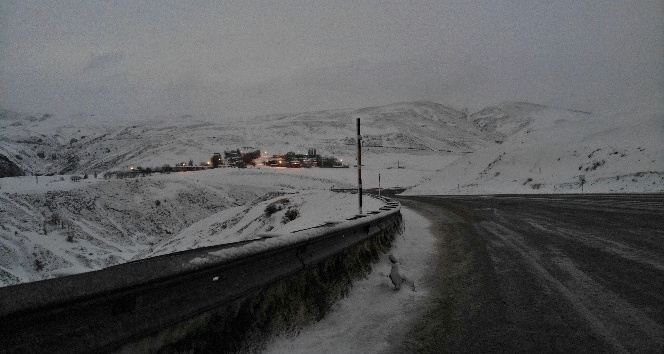Erzincan’ın yüksek kesimlerinde kar yağışı etkili oluyor