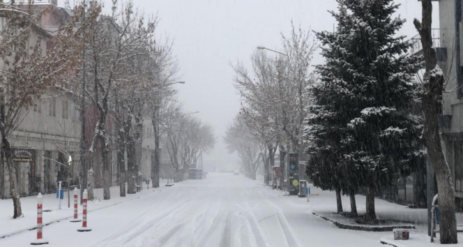 Kars&#039;ta 57 köy yolu ulaşıma kapandı